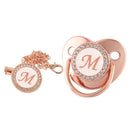 Chupeta Rose Gold + Prendedor Iniciais - Loja BiBia