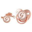 Chupeta Rose Gold + Prendedor Iniciais - Loja BiBia