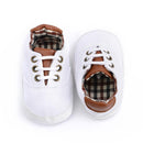 Sapatos Com Detalhes Xadrez - Loja BiBia