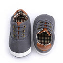 Sapatos Com Detalhes Xadrez - Loja BiBia