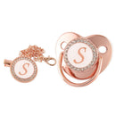 Chupeta Rose Gold + Prendedor Iniciais - Loja BiBia
